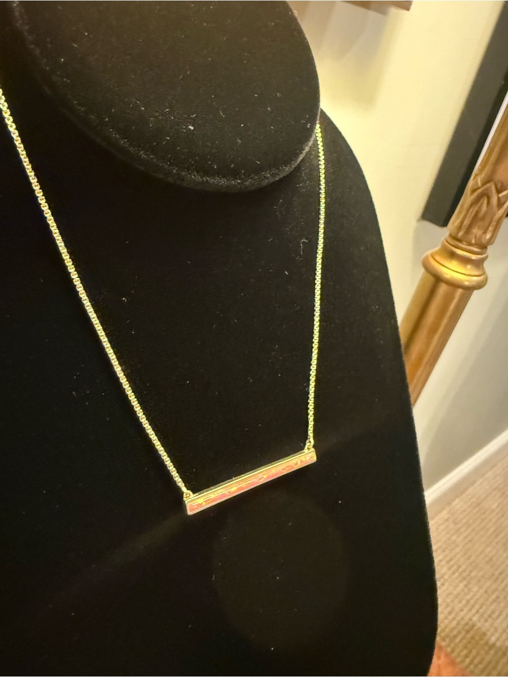 Kendra Scott Kelsey Gold Pendant Necklace in Coral Pink Kyocera Opal - Picture 9 of 9